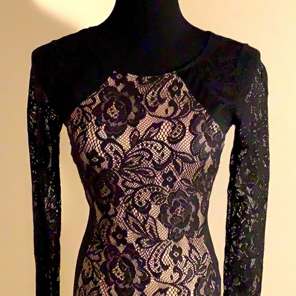 Black & Nude MIDI-length lace dress